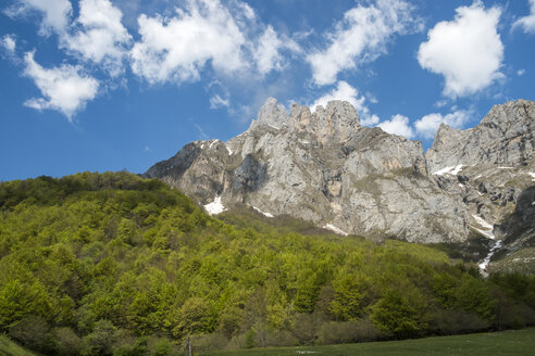 Spanien, Kantabrien, Nationalpark Picos de Europa, Bergmassiv Pena Remona - LAF000339