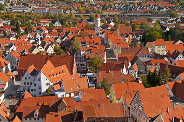 Deutschland, Bayern, Schwaben, Donau-Ries, Nördlingen, Blick auf Dächer von oben - WGF000105