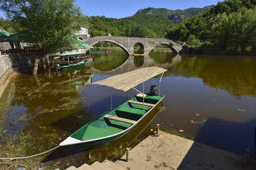 Montenegro, Crna Gora, Brücke bei Rijeka Crnojevica, Nationalpark Skadarsee - ES000818