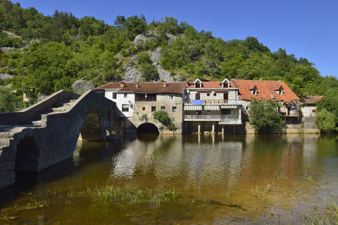 Montenegro, Crna Gora, Brücke bei Rijeka Crnojevica, Nationalpark Skadarsee, lizenzfreies Stockfoto