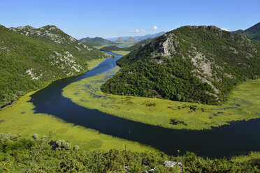 Montenegro, Crna Gora, große Schleife des Flusses Rijeka Crnojevica, Nationalpark Skadar See - ES000821