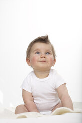 Smiling baby boy looking up - FSF000016