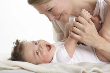 Laughing baby boy and his mother - FSF000011