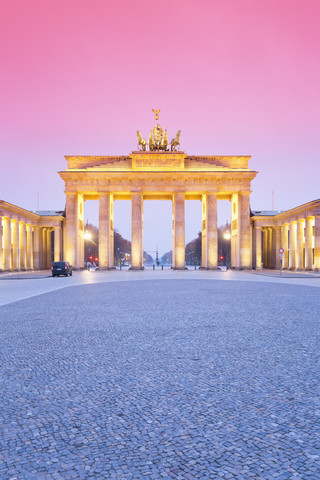 Deutschland, Berlin Brandenburger Tor am Abend, lizenzfreies Stockfoto