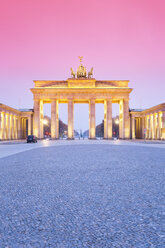 Deutschland, Berlin Brandenburger Tor am Abend - MSF003125