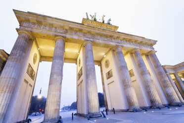 Deutschland, Berlin Brandenburger Tor am Abend - MS003104