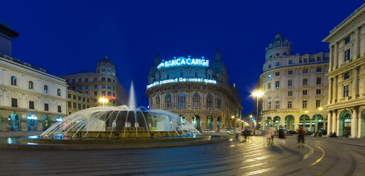 Italy, Genoa, Piazza de Ferrari, Palazzo della Regione Liguria at night - AMF001415