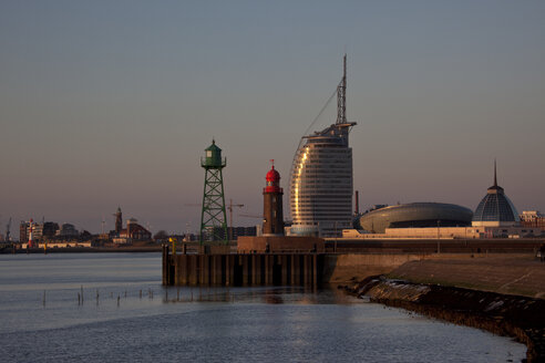 Germany, Bremen, Bremerhaven, Harbour entrance with moles - OLE000015