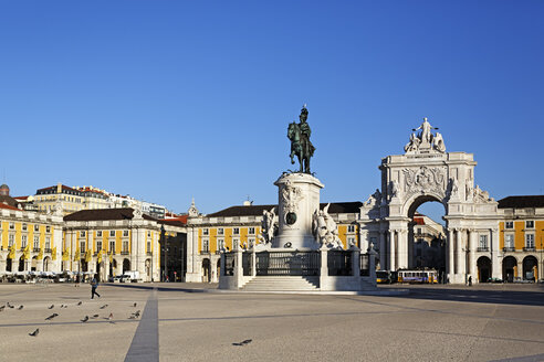 Portugal, Lisboa, Baixa, Praca do Comercio, Blick auf den Triumphbogen - BIF000083