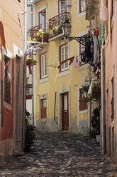 Portugal, Lisbon, Alfama, view to Rua de Santa Cruz do Castelo - BIF000107