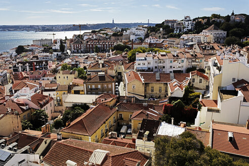 Portugal, Lissabon, Alfama, Blick über die Stadt - BIF000138