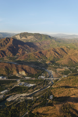 Türkei, Mugla, Dalaman Stream bei Dalaman und Taurusgebirge, lizenzfreies Stockfoto