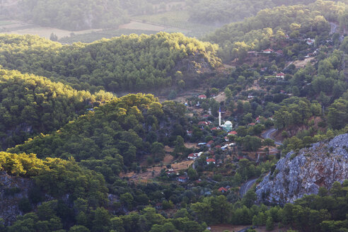 Türkei, Mugla, Vilage Goekbel, Blick vom Berg Bozburun Tepesi - SIEF004763