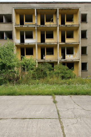 Germany, Brandenburg, Wustermark, Olympic village 1936, facade of decaying concrete tower block stock photo