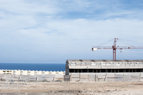 Spanien, Fuerteventura, Baustelle einer neuen Wohnanlage, lizenzfreies Stockfoto