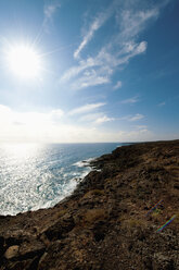 Spanien, Fuerteventura, Teil der felsigen Küste - VI000165