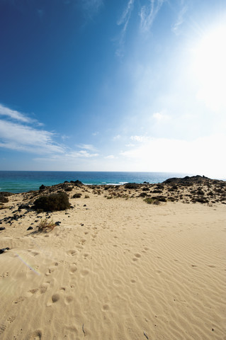 Spanien, Fuerteventura, Blick auf das Meer, lizenzfreies Stockfoto