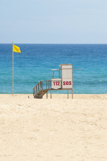 Spanien, Fuerteventura, Corralejo, Parque Natural de Corralejo, Stand eines Rettungsschwimmers - VI000126