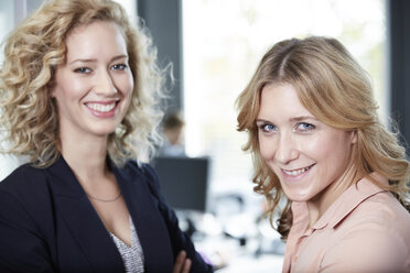 Germany, Neuss, Business people chatting in office - STKF000821