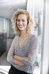 Germany, Neuss, Portrait of young business woman - STKF000834