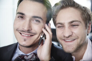 Germany, Neuss, Two young businessmen on the phone - STKF000850