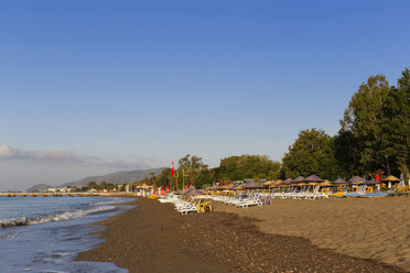 Türkei, Strand von Anamur am Morgen - SIEF004807