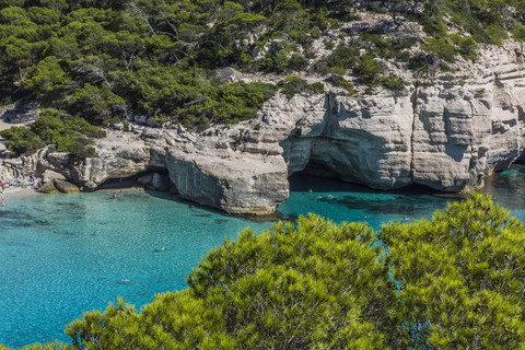 Spanien, Balearische Inseln, Menorca, Cala Mitjana, lizenzfreies Stockfoto