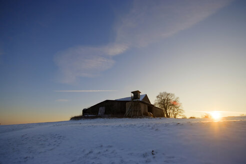 Deutschland, Rheinland-Pfalz, Neuwied, Bauernhaus im Winter - PA000064