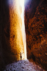 Australia, Western Australia, Kimberley, Purnululu National Park, Bungle Bungle, man at Echidna Chasm - MBE000949