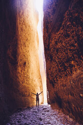 Australia, Western Australia, Kimberley, Purnululu National Park, Bungle Bungle, young woman at Echidna Chasm - MBE000927