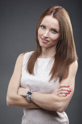 Portrait of a young woman, studio shot - VTF000055