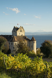 Deutschland, Baden-Württemberg, Bodenseekreis, Blick auf Schloss Meersburg - ELF000677