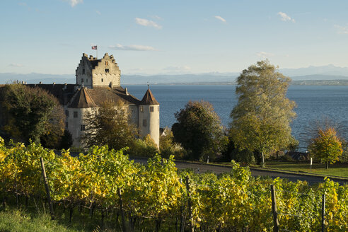 Deutschland, Baden-Württemberg, Bodenseekreis, Blick auf Schloss Meersburg - ELF000676