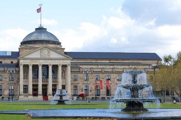 Deutschland, Hessen, Wiesbaden, Kurhaus - MHF000244