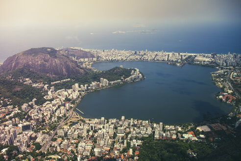 Brasilien, Rio de Janeiro, Corcovado, Blick auf die Stadt - AMCF000018