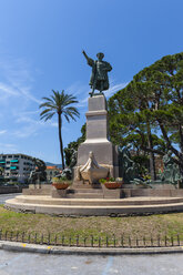 Italy, Liguria, Rapallo, Statue of Christopher Columbus - AM001428