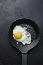 Fried egg in pan - KSW001170