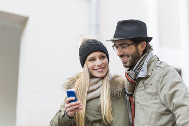 Portrait of smiling young couple - DRF000332