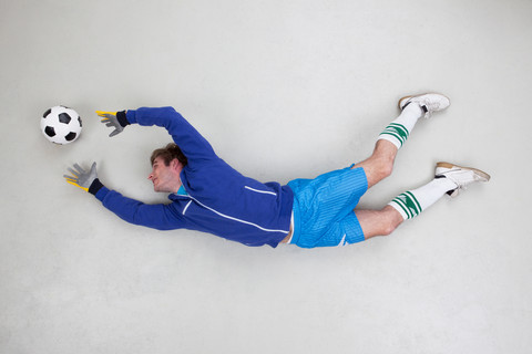 Torhüter fängt Fußball, lizenzfreies Stockfoto