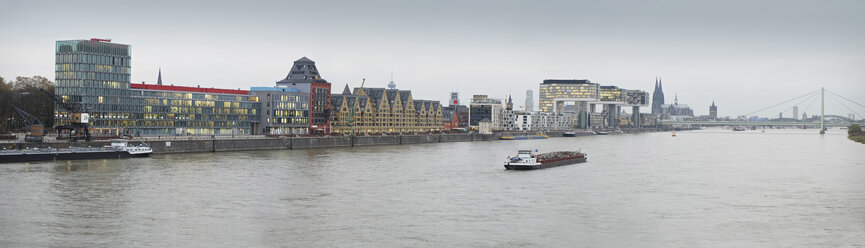 Deutschland, Köln, Rheinhafen mit Kranhäusern - BSC000396