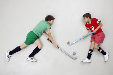 Boys playing hockey - BAEF000704