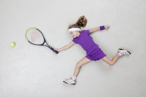 Mädchen spielt Tennis - BAEF000708