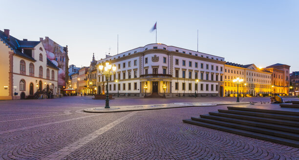 Germany, Hesse, Wiesbaden, Hessian Landtag in Stadtschloss and pedestrian area - WDF002139