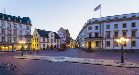 Deutschland, Hessen, Wiesbaden, Hessischer Landtag im Stadtschloss und in der Fußgängerzone - WD002126