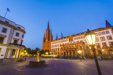 Deutschland, Hessen, Wiesbaden, Hessischer Landtag, Marktkirche und Neues Rathaus - WD002125