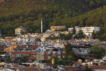 Turkey, Mugla Province, Marmaris, Townscape with minaret - SIEF004844