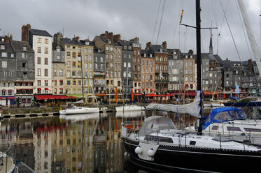 France, Basse-Normandie, Calvados, Honfleur, Harbor - LB000435