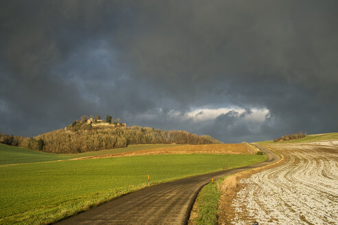 Germany, Baden-Wuerttemberg, Hegau, Country road to Maegdeberg - ELF000718