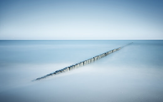 Germany, Mecklenburg-Western Pomerania, Usedom, breakwater in the sea, long exposure - WAF000039