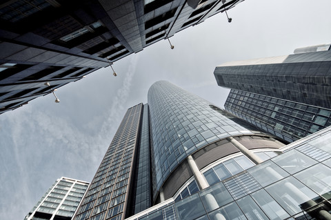 Deutschland, Hessen, Frankfurt, Blick auf Maintower von unten, lizenzfreies Stockfoto